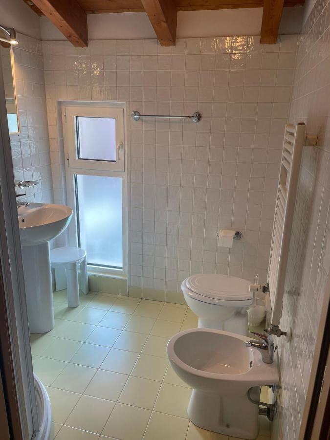 Vittoria Rooms Peschiera ペスキエーラ・デル・ガルダ エクステリア 写真