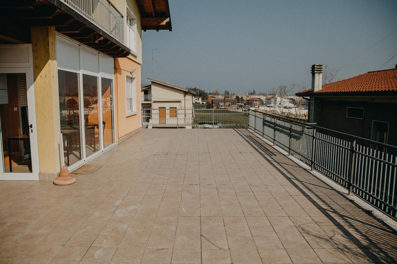 Vittoria Rooms Peschiera ペスキエーラ・デル・ガルダ エクステリア 写真